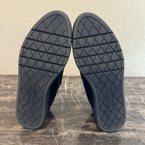 Donald Pliner Mylasp Flower Embellished Leather Sneakers - Picture 11 of 12